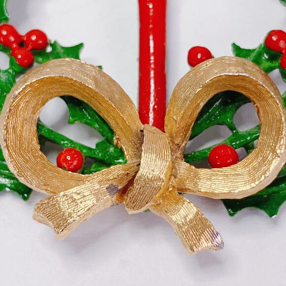 Vintage Weiss Mid Century Enamel Christmas Wreath Brooch Bow Rhinestone Candle - Picture 6 of 11